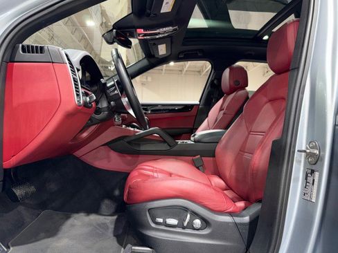 Used 2020 Porsche Cayenne image 12