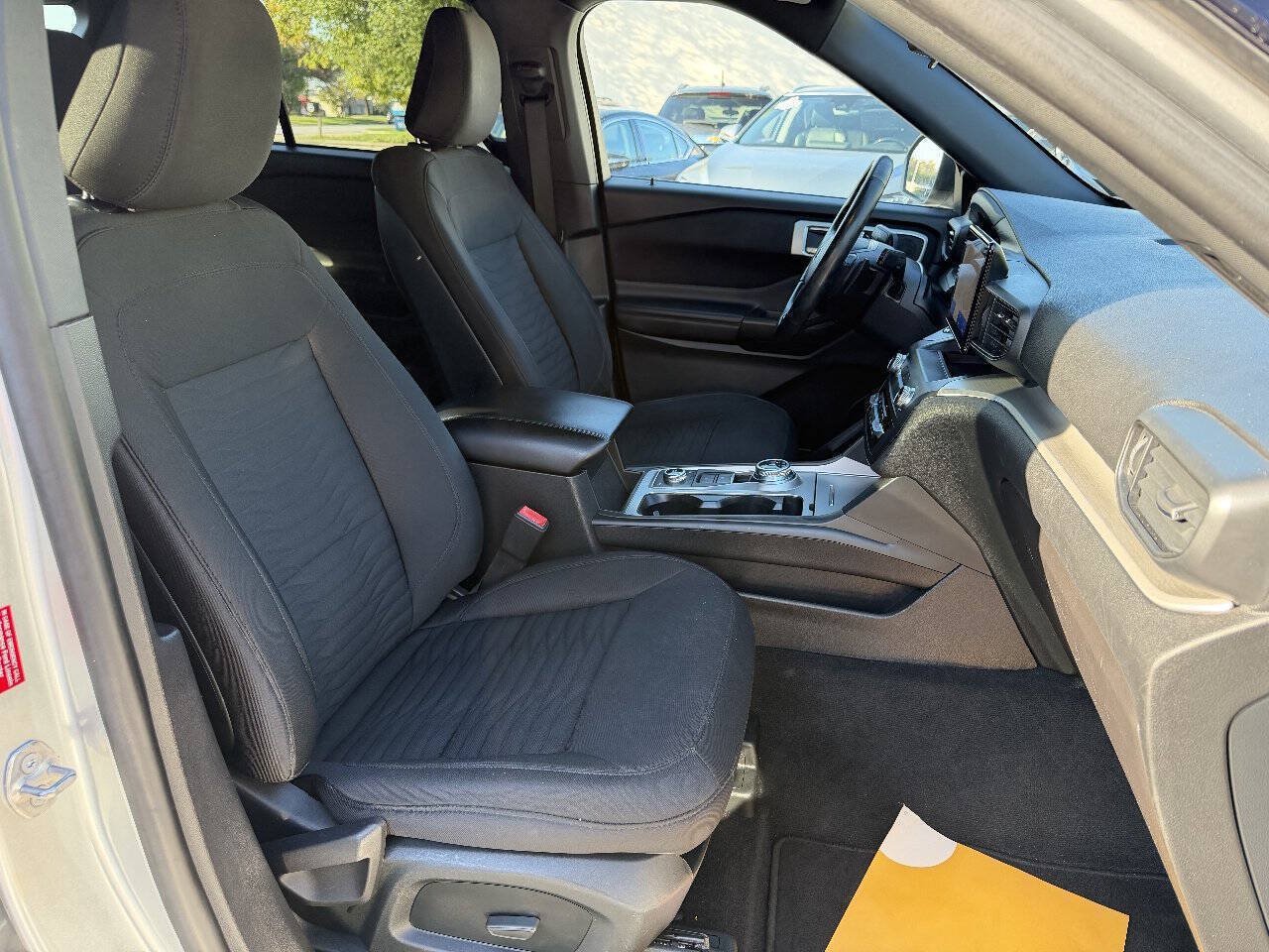 Used 2020 Ford Explorer XLT AWD/4WD image 10