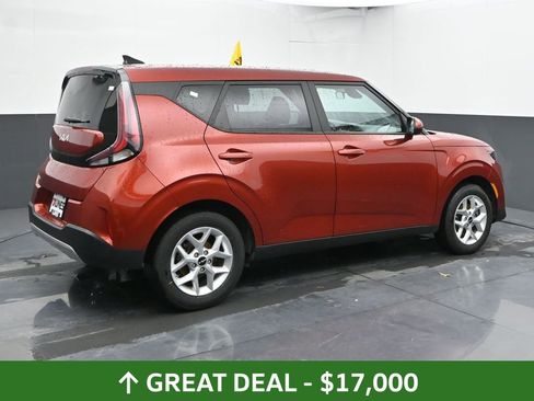 Used 2025 Kia Soul LX w/ LX Technology Package FWD image 12