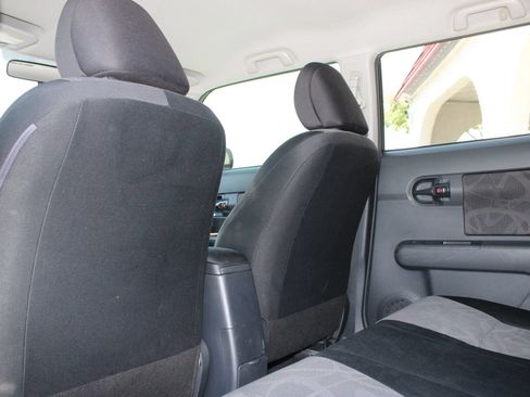 Used 2014 Scion xB FWD image 14