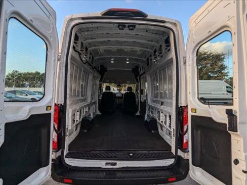 Used 2022 Ford E-Transit 148 High Roof Extended image 16