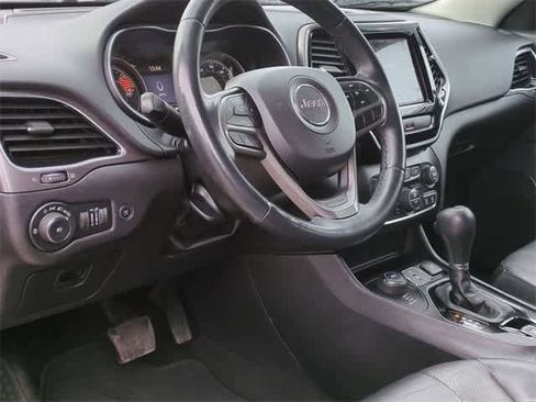 Used 2019 Jeep Cherokee Limited image 10