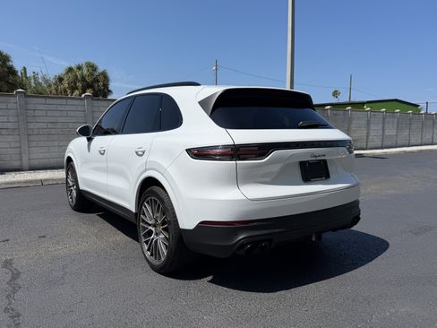 Certified 2022 Porsche Cayenne Platinum Edition AWD/4WD image 3