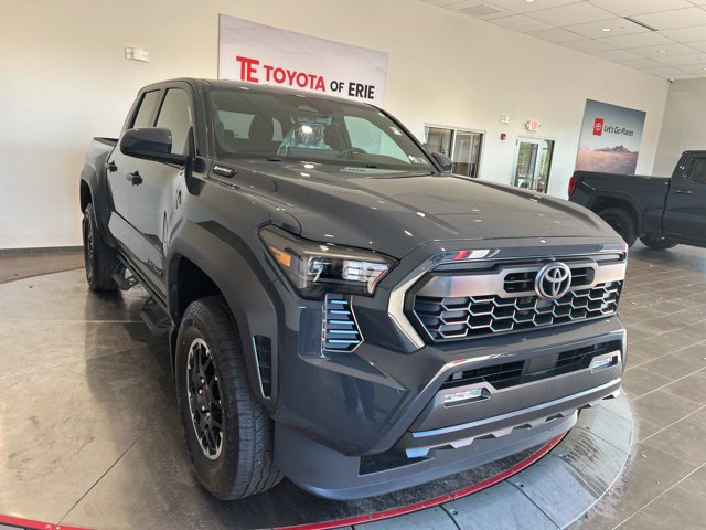 Used 2025 Toyota Tacoma TRD Off-Road AWD/4WD image 1