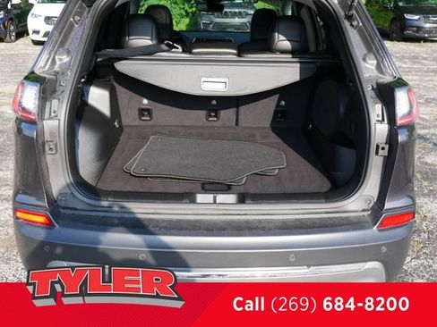 Used 2021 Jeep Cherokee Limited AWD/4WD image 17