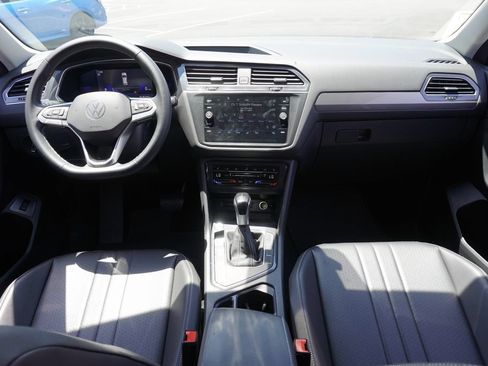 Used 2022 Volkswagen Tiguan SE FWD image 12