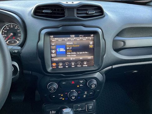 Used 2023 Jeep Renegade Latitude image 31