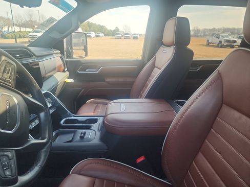 Used 2024 GMC Sierra 2500 Denali Ultimate image 11