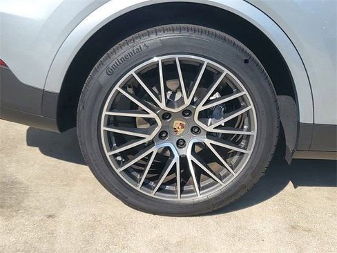 Used 2021 Porsche Cayenne AWD/4WD image 14