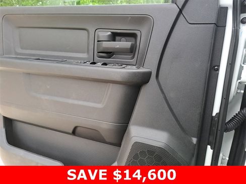 Used 2024 RAM 2500 Tradesman w/ Chrome Appearance Group image 27