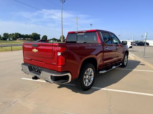 Used 2022 Chevrolet Silverado 1500 LTZ w/ LTZ Premium Package AWD/4WD image 8