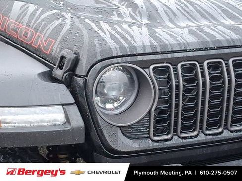Used 2024 Jeep Wrangler Unlimited Rubicon image 11