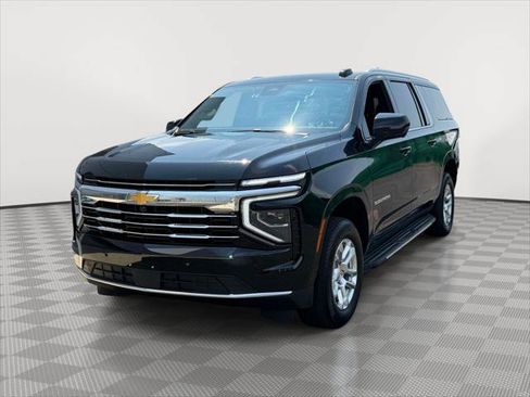 Used 2025 Chevrolet Suburban LT AWD/4WD image 3