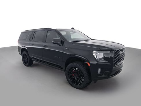 Used 2021 GMC Yukon XL Denali w/ Denali Premium Package AWD/4WD image 3