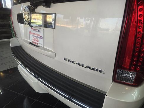 Used 2012 Cadillac Escalade Platinum image 34