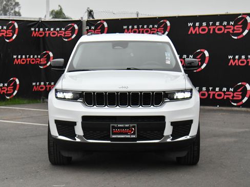 Used 2023 Jeep Grand Cherokee L Laredo image 2