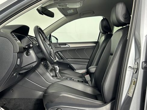 Used 2024 Volkswagen Tiguan SE AWD/4WD image 29