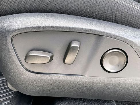 Used 2024 Chevrolet Traverse LT w/ Enhanced Driving Package FWD image 31