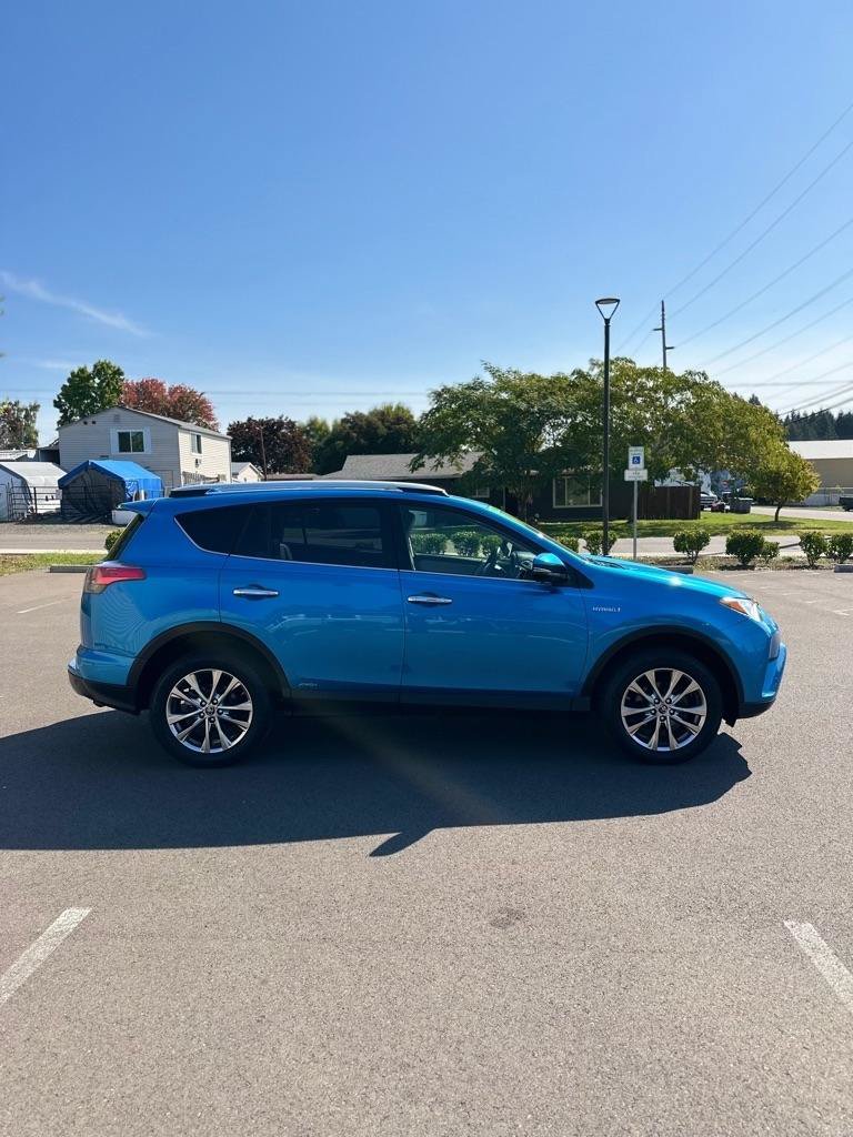 Used 2016 Toyota RAV4 Limited AWD/4WD image 4