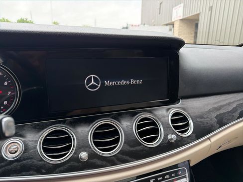 Used 2017 Mercedes-Benz E 300 4MATIC image 48