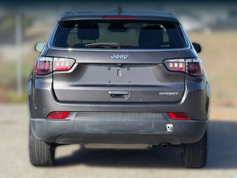 Used 2022 Jeep Compass Sport image 4