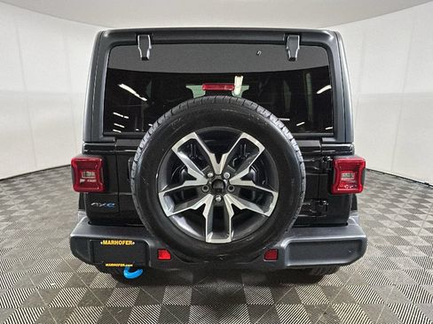 Used 2024 Jeep Wrangler Unlimited w/ Convenience Group AWD/4WD image 4