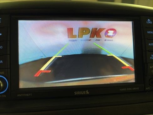 Used 2013 Chrysler Town & Country Touring image 37