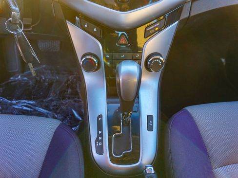 Used 2014 Chevrolet Cruze LS image 14