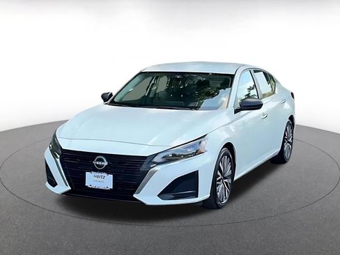 Used 2025 Nissan Altima 2.5 SV FWD image 7