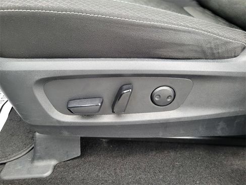 Used 2024 Nissan Pathfinder SV image 12