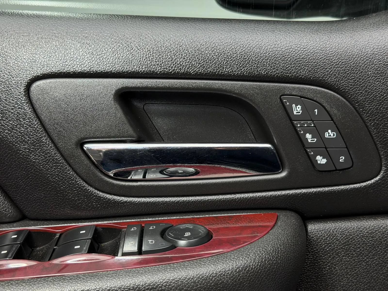 Used 2013 Chevrolet Avalanche LTZ RWD image 25