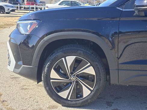 New 2026 Volkswagen Taos SE AWD/4WD image 5