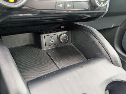 Used 2021 Ford Escape SE image 22