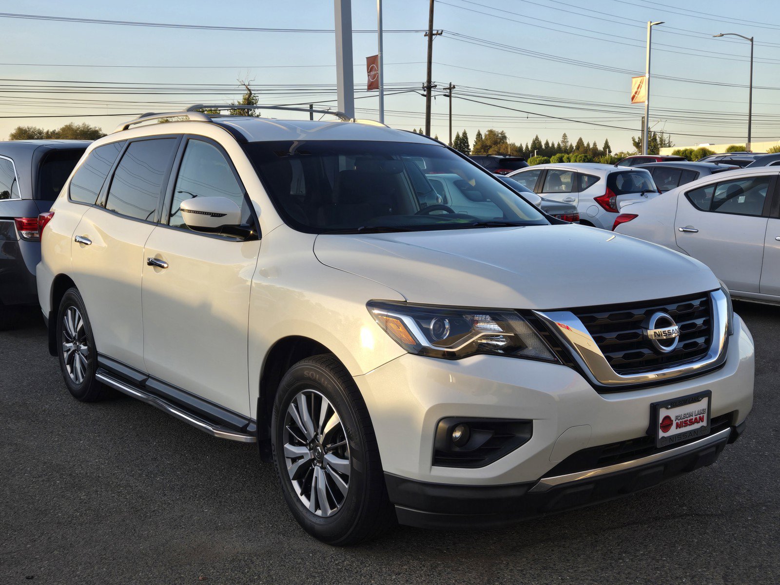 Used 2019 Nissan Pathfinder SV w/ SV Tech Package AWD/4WD image 1