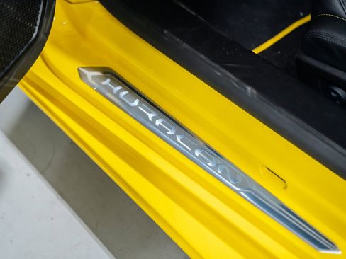 Used 2021 Lamborghini Huracan EVO RWD image 15