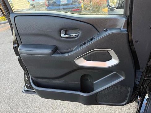 Certified 2023 Nissan Frontier SV w/ Graphics Package image 19