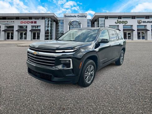 Used 2026 Chevrolet Traverse LT FWD image 4