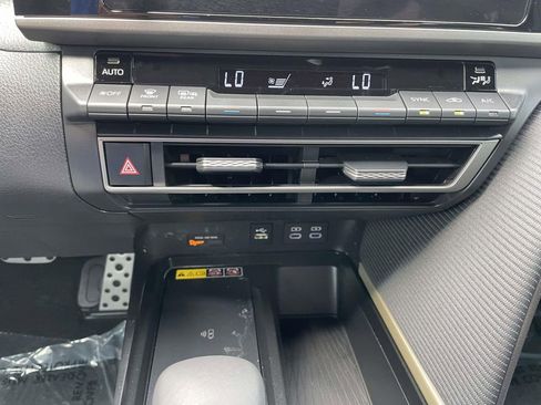 Used 2026 Toyota Camry SE w/ Convenience Package image 41