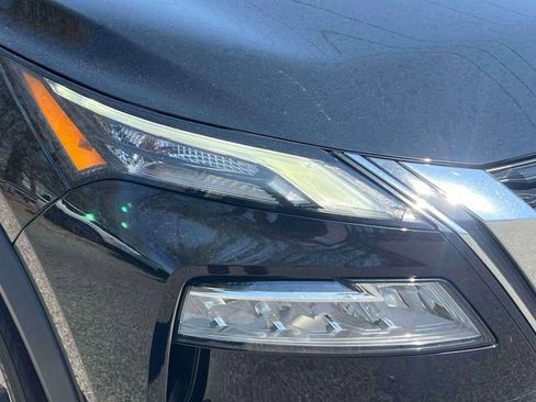 Used 2023 Nissan Rogue SV w/ SV Premium B Package image 9