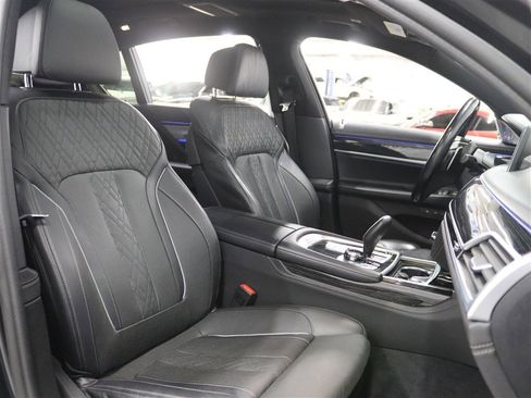 Used 2019 BMW 750i xDrive w/ Executive Package image 14