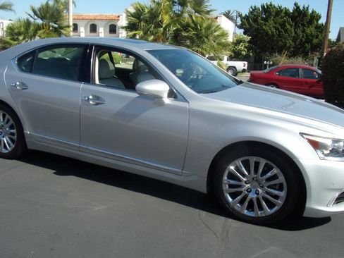 Used 2013 Lexus LS 460 w/ Comfort Pkg RWD image 1