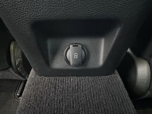 Used 2023 Genesis G70 2.0T image 15