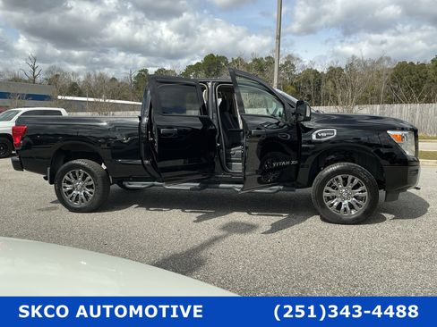 Used 2022 Nissan Titan SV image 33