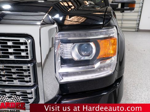 Used 2019 GMC Sierra 3500 Denali image 8