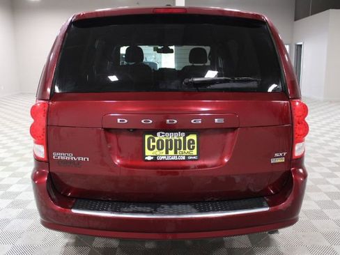Used 2019 Dodge Grand Caravan SXT image 8