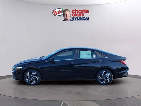New 2026 Hyundai Elantra Limited FWD image 2
