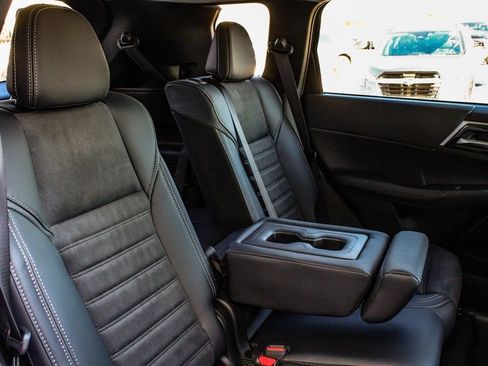 New 2026 Mitsubishi Outlander SE image 40