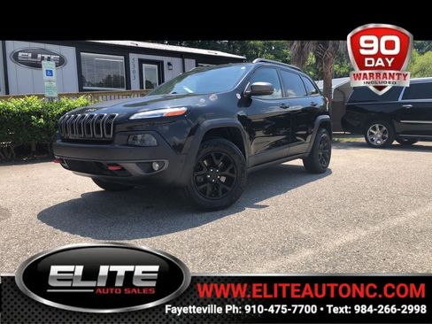 Used 2015 Jeep Cherokee Trailhawk w/ Comfort/Convenience Group AWD/4WD image 1