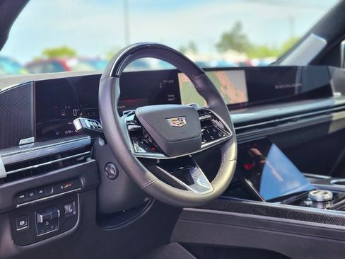 Used 2025 Cadillac Escalade V AWD/4WD image 18