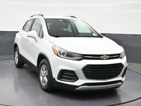 Used 2019 Chevrolet Trax LT w/ LT Convenience Package FWD image 8